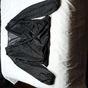 A.n.d womens small metallic silver and black long v-neck long sleeved top